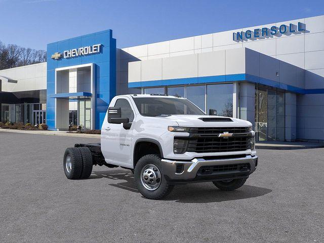 2025 Chevrolet Silverado 3500 HD Chassis Cab Vehicle Photo in DANBURY, CT 06810-5034