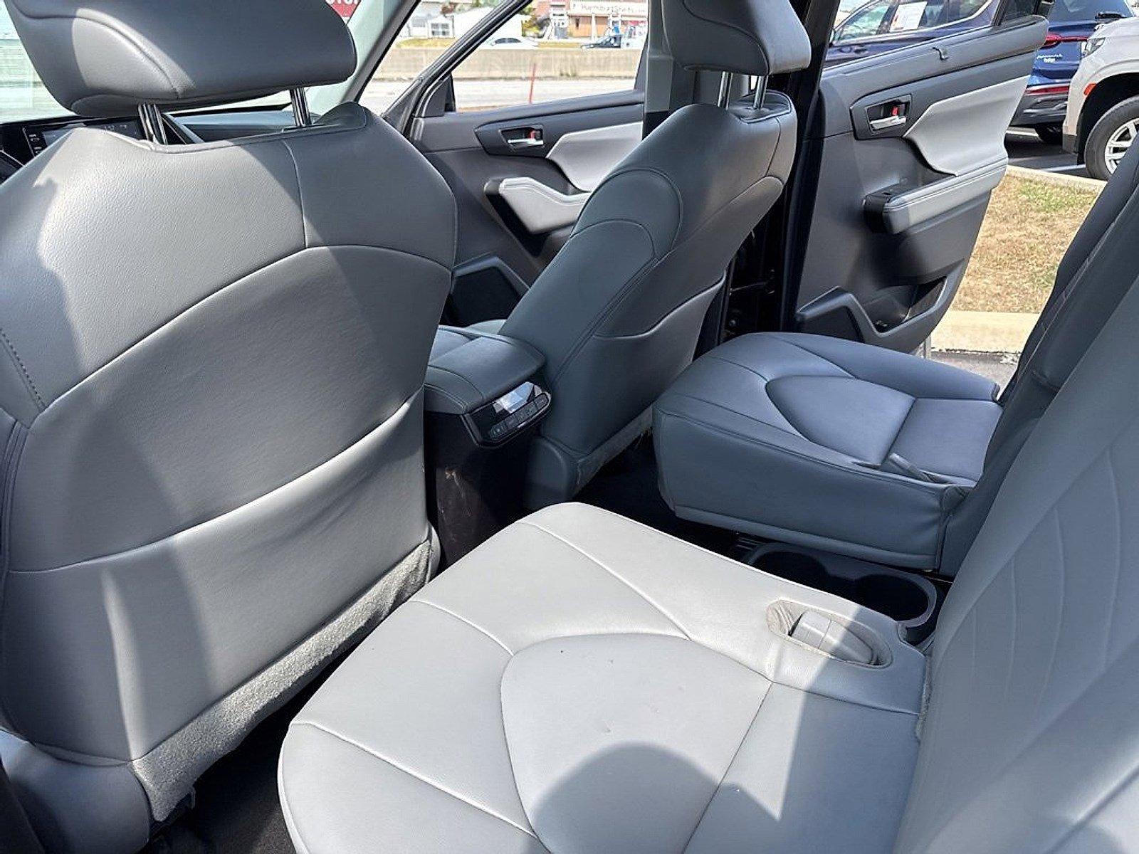 2022 Toyota Highlander Vehicle Photo in Harrisburg, PA 17111