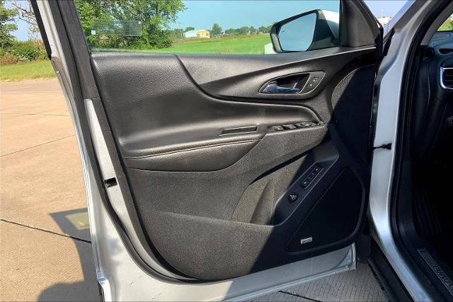 2022 Chevrolet Equinox Vehicle Photo in TOPEKA, KS 66609-0000