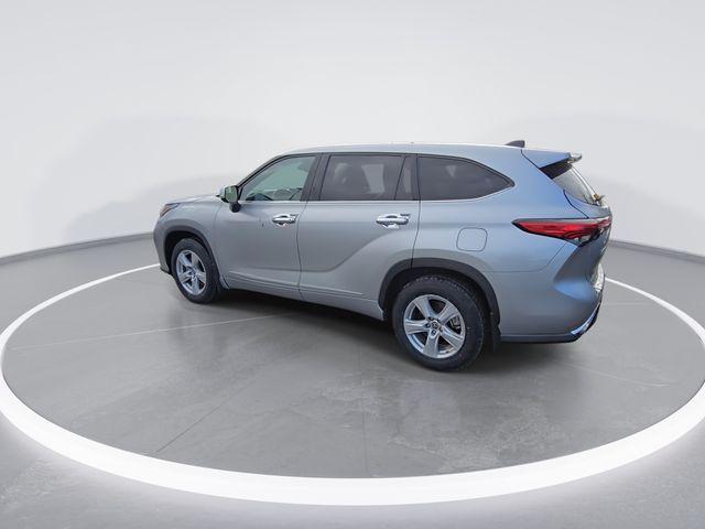 2022 Toyota Highlander Vehicle Photo in Pleasant Hills, PA 15236