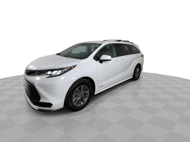 2021 Toyota Sienna Vehicle Photo in GILBERT, AZ 85297-0402