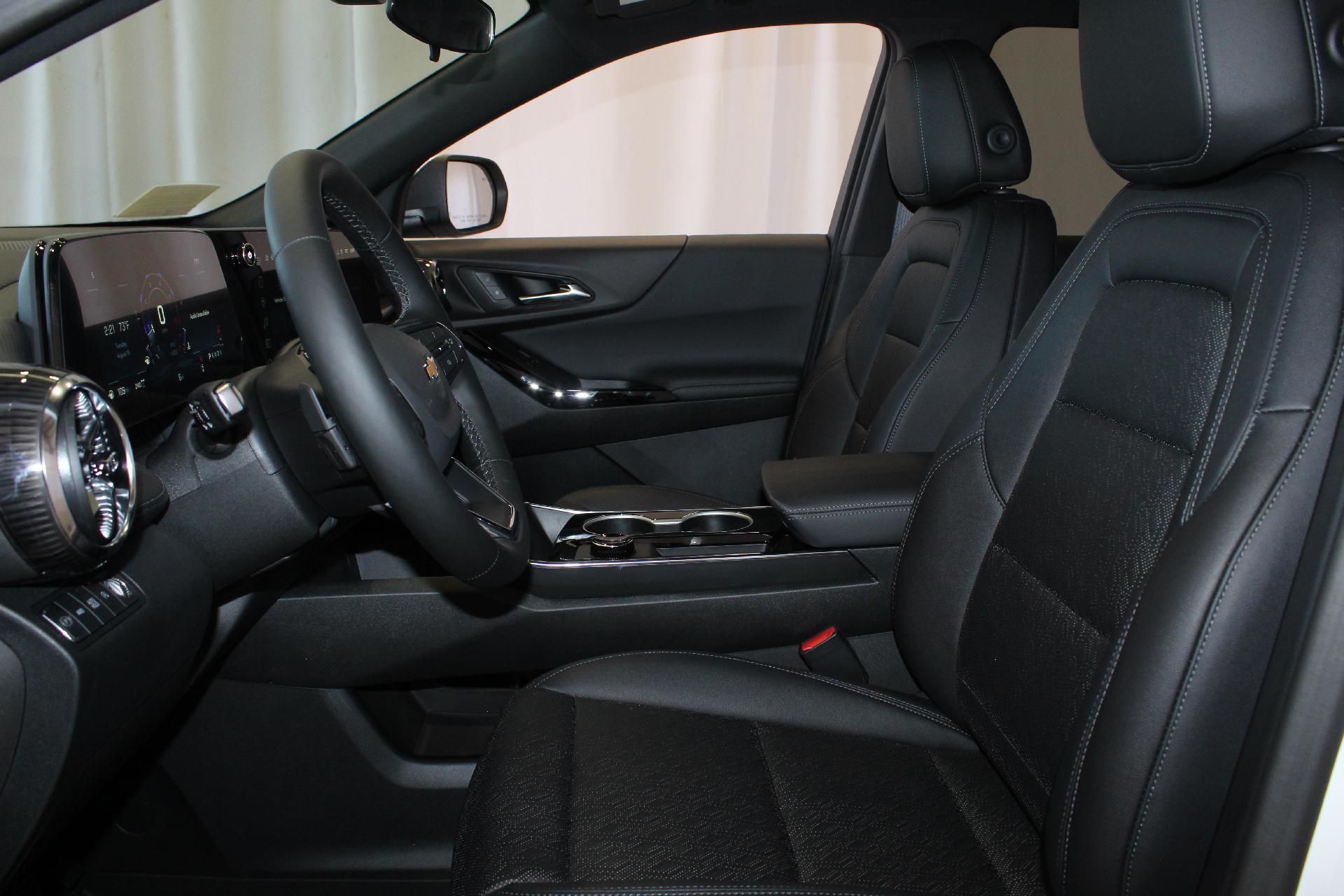 2026 Chevrolet Equinox Vehicle Photo in NORTHAMPTON, MA 01060-1120