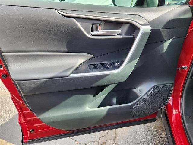 2019 Toyota RAV4 Vehicle Photo in AURORA, CO 80012-4011