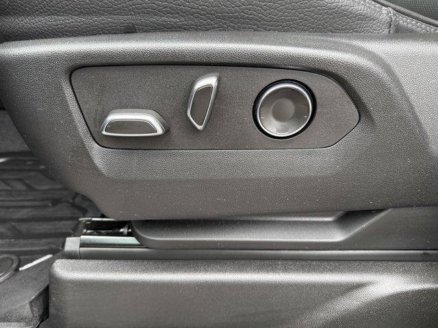 2024 GMC Yukon XL Vehicle Photo in LEOMINSTER, MA 01453-2952