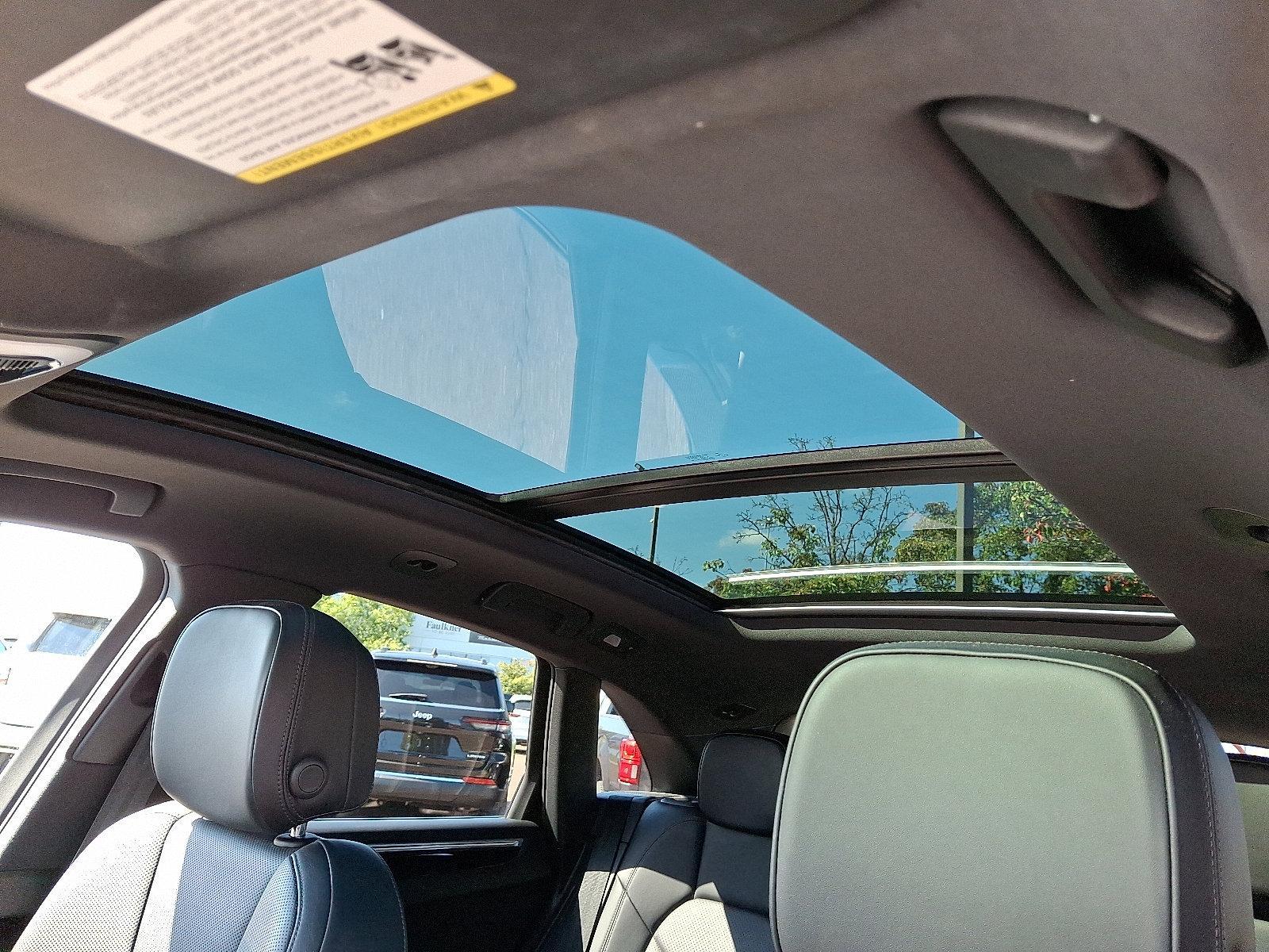 2021 Porsche Macan Vehicle Photo in Willow Grove, PA 19090