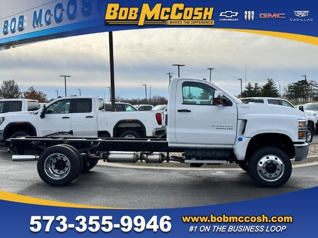 2024 Chevrolet Silverado 5500 HD Vehicle Photo in COLUMBIA, MO 65203-3903