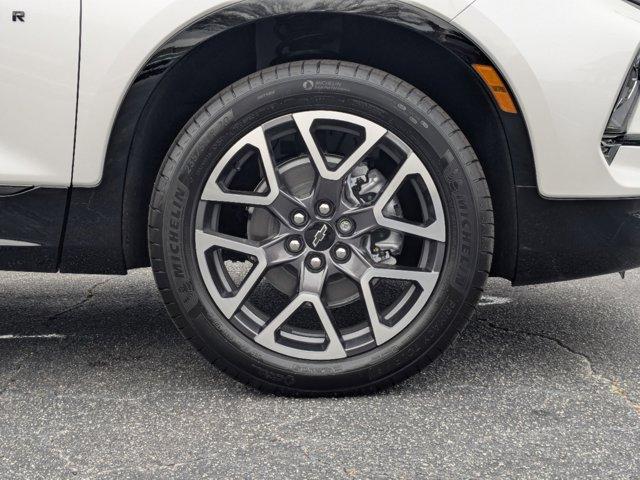 2025 Chevrolet Blazer Vehicle Photo in BRUNSWICK, GA 31525-1881