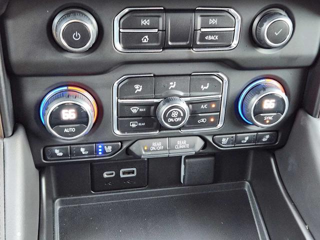 2023 Chevrolet Suburban Vehicle Photo in DENTON, TX 76210-9321