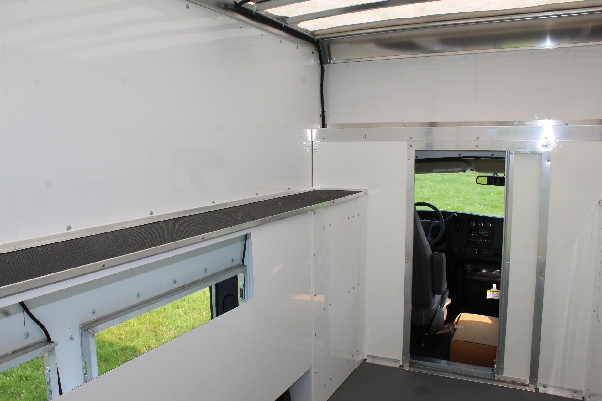 2025 Chevrolet Express Cutaway 3500 Vehicle Photo in NORTHAMPTON, MA 01060-1120