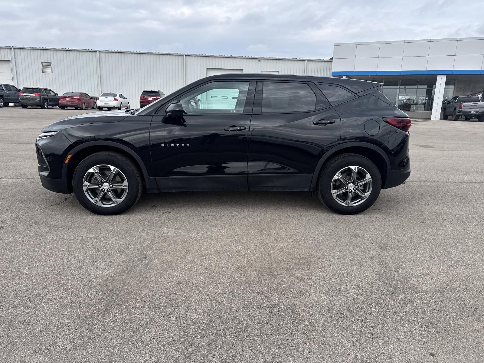 View vehicle photo 2