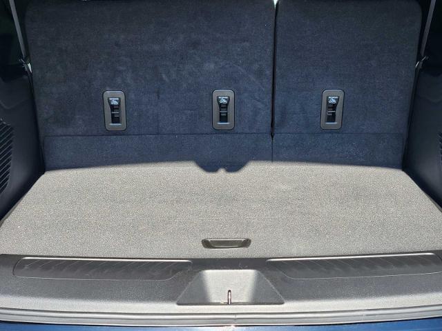 2024 Chevrolet Suburban Vehicle Photo in DENTON, TX 76210-9321