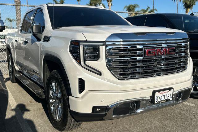 White Frost Tricoat 2022 GMC Sierra 1500 Pickup Truck Four-Wheel Drive Automatic