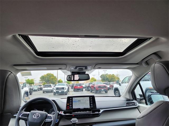 2024 Toyota Sienna Vehicle Photo in AURORA, CO 80012-4011