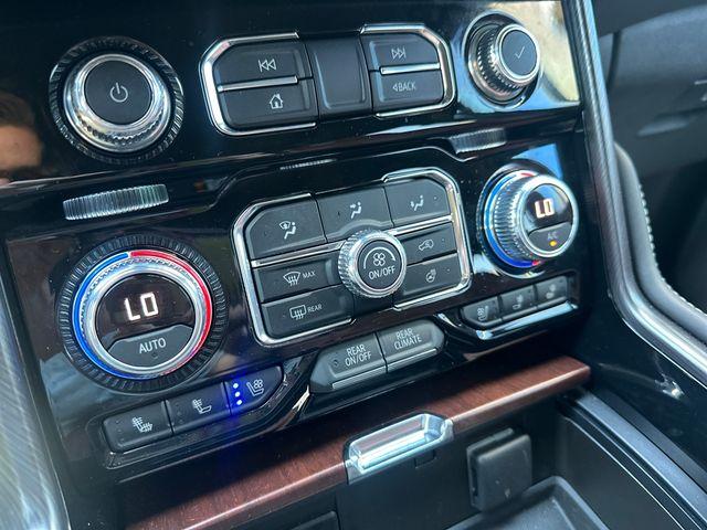 2023 GMC Yukon XL Vehicle Photo in Pleasant Hills, PA 15236