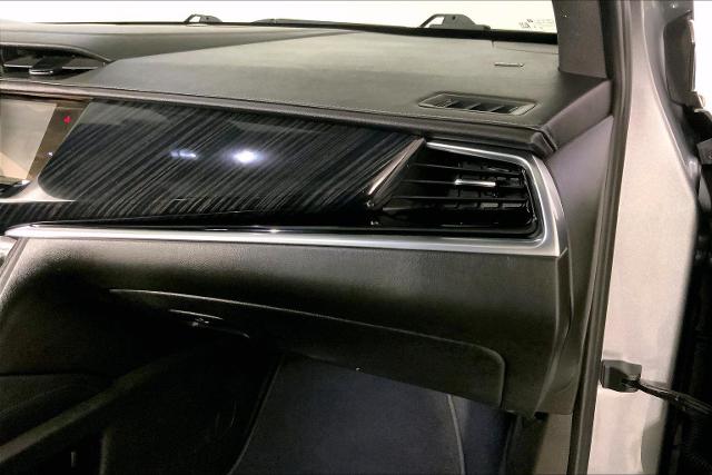 2025 Cadillac XT6 Vehicle Photo in INDEPENDENCE, MO 64055-1314
