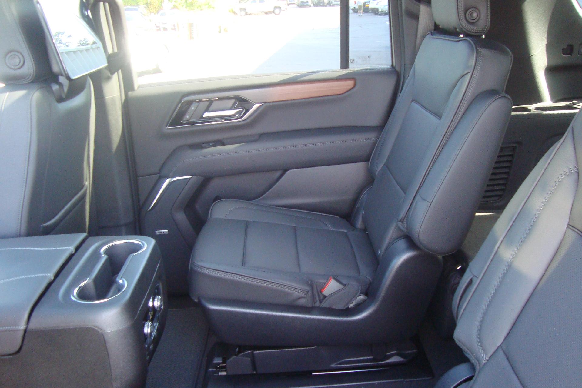 2025 GMC Yukon XL Vehicle Photo in PORTSMOUTH, NH 03801-4196