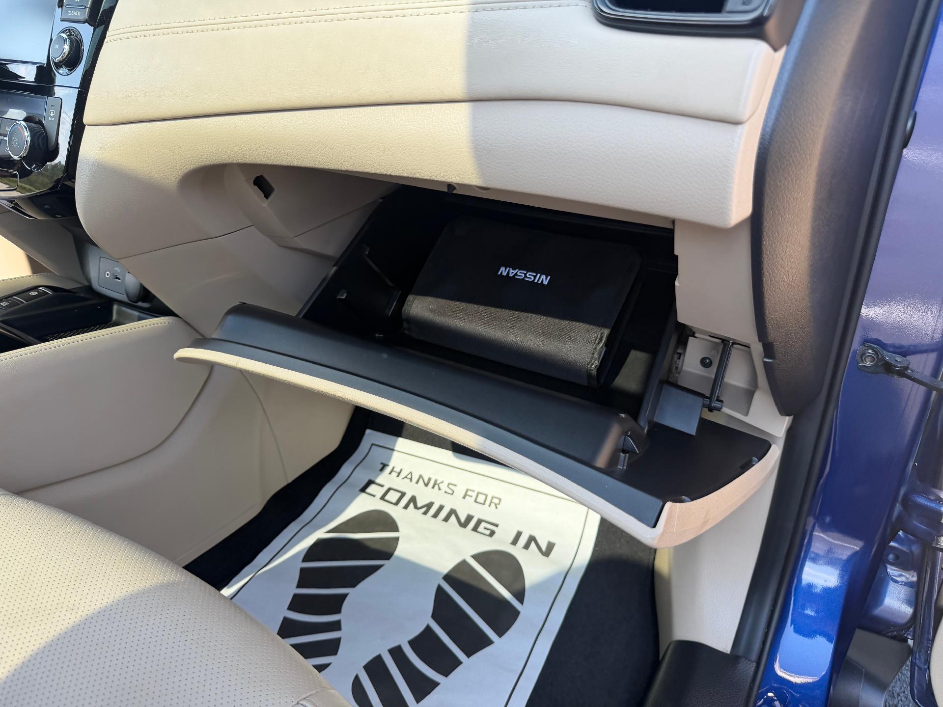 2018 Nissan Rogue photo 35 of 36