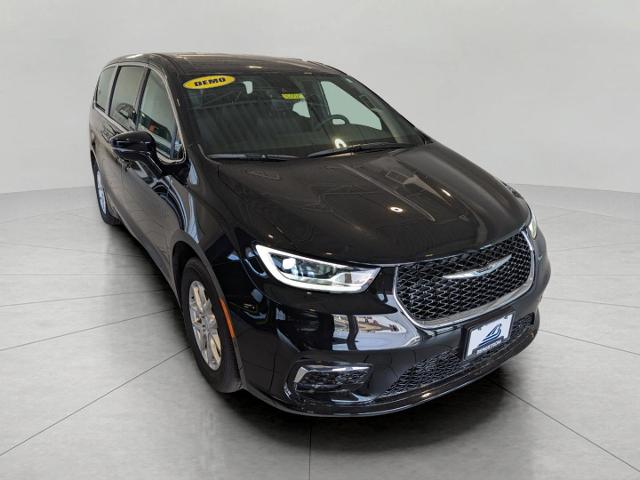 2026 Chrysler Pacifica Vehicle Photo in Neenah, WI 54956