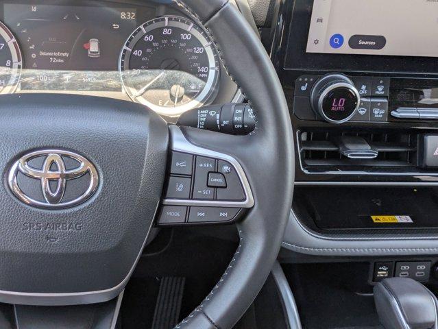 2024 Toyota Highlander Vehicle Photo in SELMA, TX 78154-1459