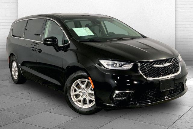 2024 Chrysler Pacifica Vehicle Photo in KANSAS CITY, MO 64114-4502