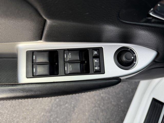 2011 Chrysler 200 Vehicle Photo in LEOMINSTER, MA 01453-2952