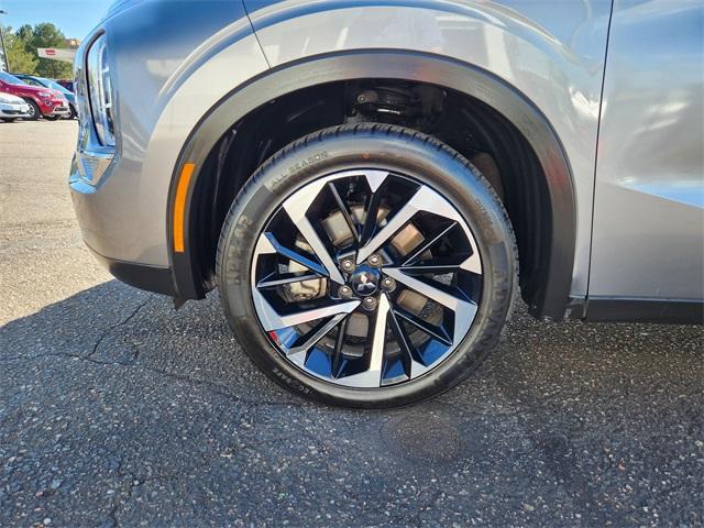 2024 Mitsubishi Outlander Vehicle Photo in AURORA, CO 80012-4011