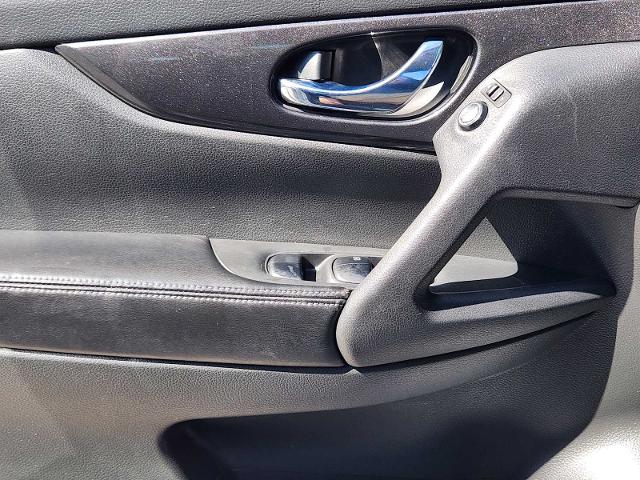 2018 Nissan Rogue Vehicle Photo in DENTON, TX 76210-9321