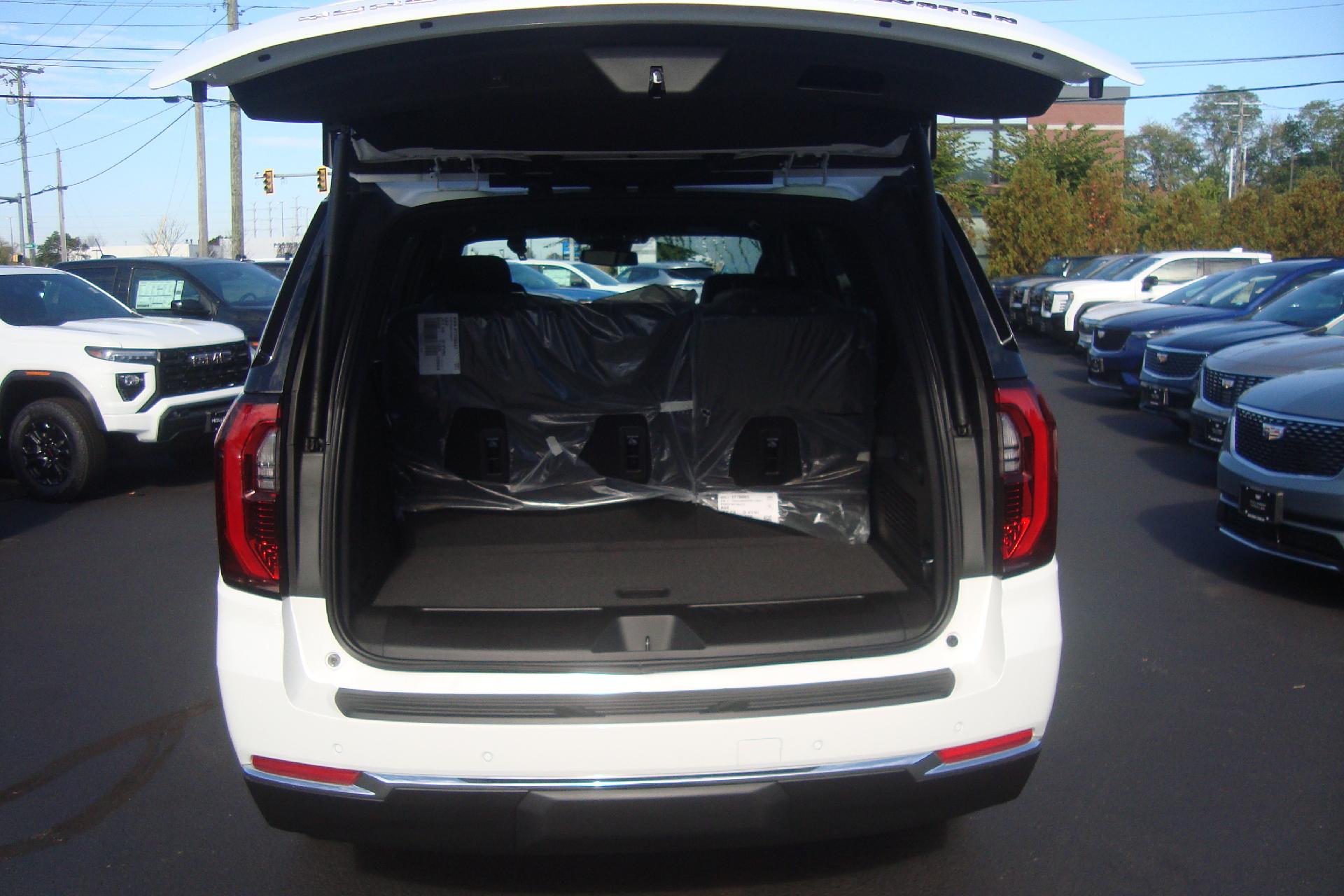 2026 GMC Yukon Vehicle Photo in PORTSMOUTH, NH 03801-4196