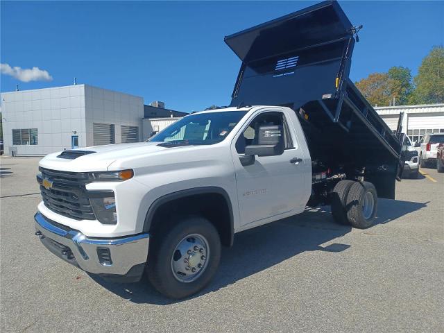 Summit White 2025 Chevrolet Silverado 3500HD Chassis Pickup Truck Four-Wheel Drive Automatic