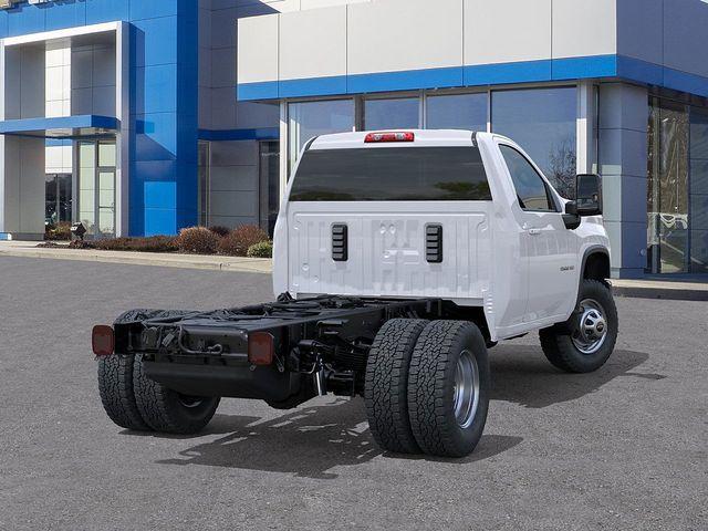 2025 Chevrolet Silverado 3500 HD Chassis Cab Vehicle Photo in DANBURY, CT 06810-5034