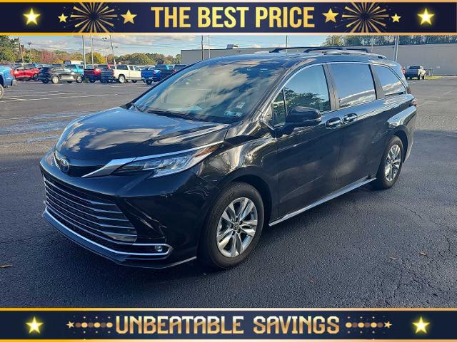 2024 Toyota Sienna Vehicle Photo in MOON TOWNSHIP, PA 15108-2571