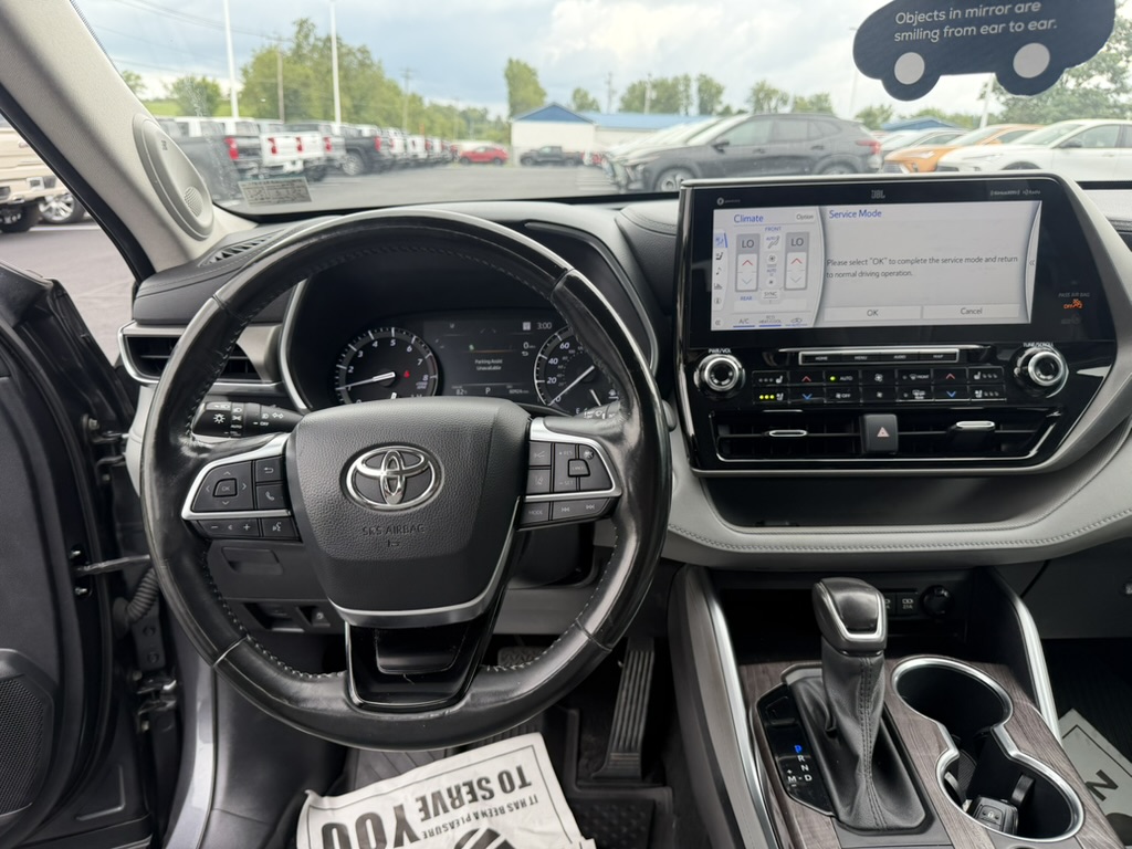2021 Toyota Highlander photo 20 of 38