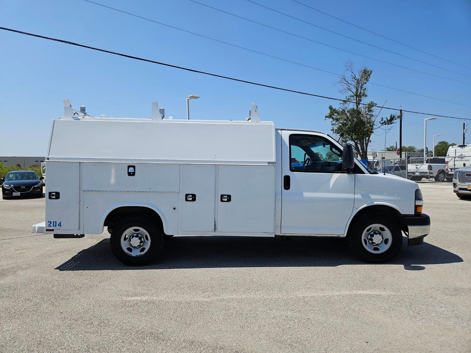 2017 Chevrolet Express Commercial Cutaway Vehicle Photo in Seguin, TX 78155