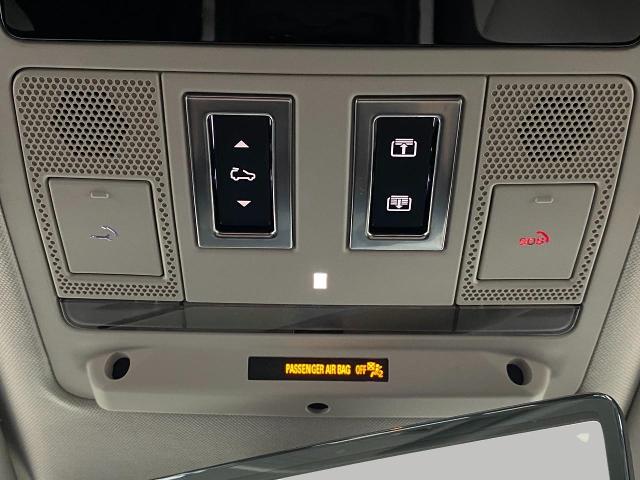 2024 Defender Vehicle Photo in Appleton, WI 54913