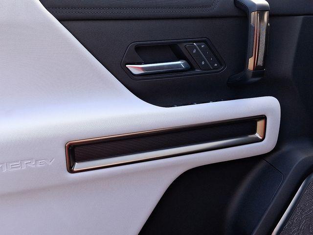 2025 GMC HUMMER EV SUV Vehicle Photo in DANBURY, CT 06810-5034