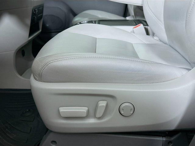 2019 Toyota Sienna Vehicle Photo in Flemington, NJ 08822