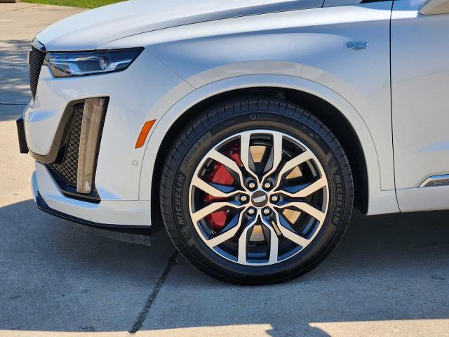 2023 Cadillac XT6 Vehicle Photo in DENTON, TX 76210-9321