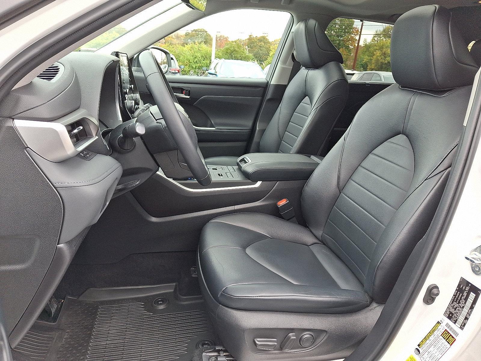 2022 Toyota Highlander Vehicle Photo in BETHLEHEM, PA 18017-9401