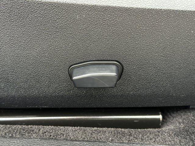 2011 Chrysler 200 Vehicle Photo in LEOMINSTER, MA 01453-2952