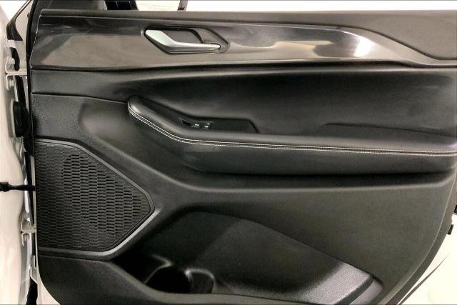 2023 Jeep Grand Cherokee Vehicle Photo in Kansas City, MO 64114