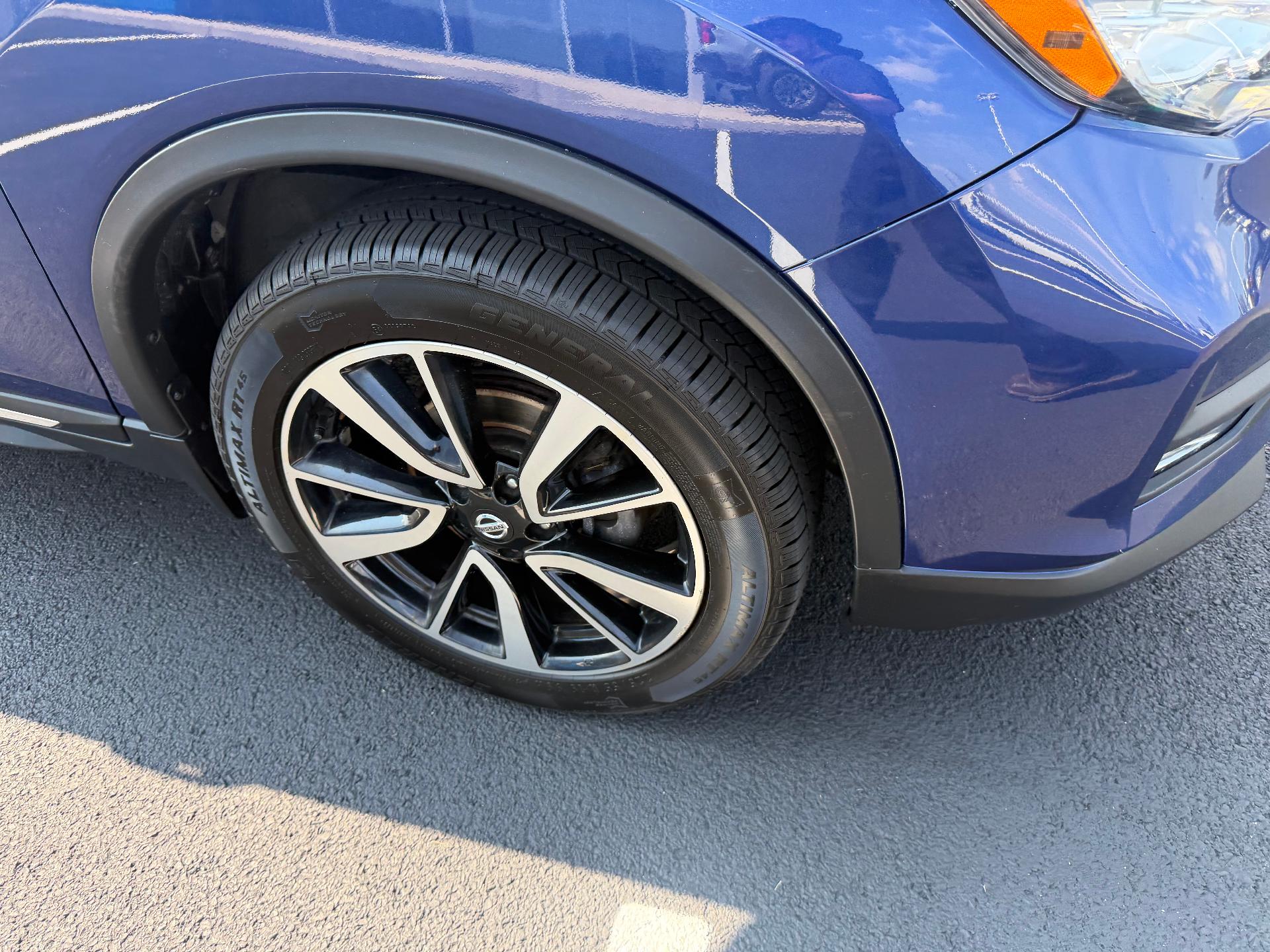 2018 Nissan Rogue photo 11 of 36