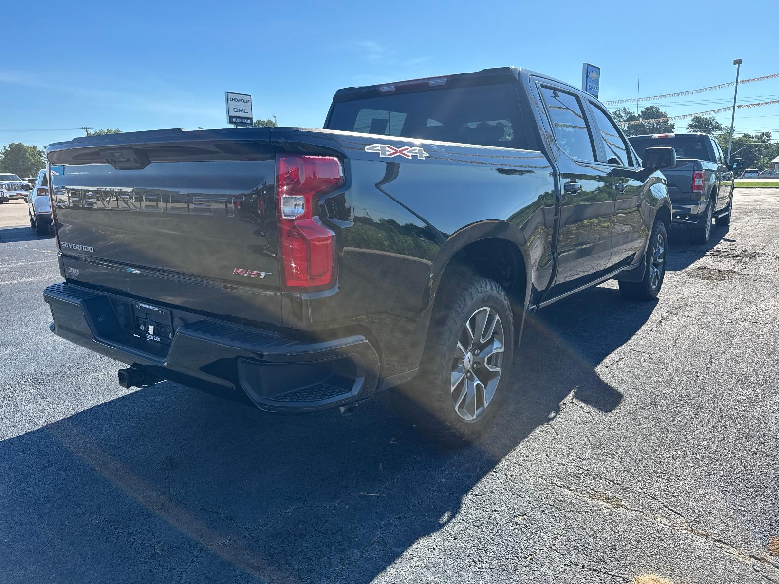 View vehicle photo 7