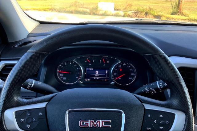 2023 GMC Acadia Vehicle Photo in TOPEKA, KS 66609-0000