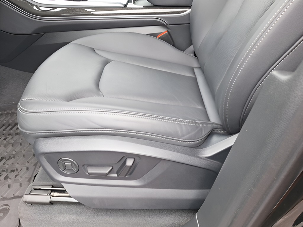 2025 Audi Q7 photo 30 of 33
