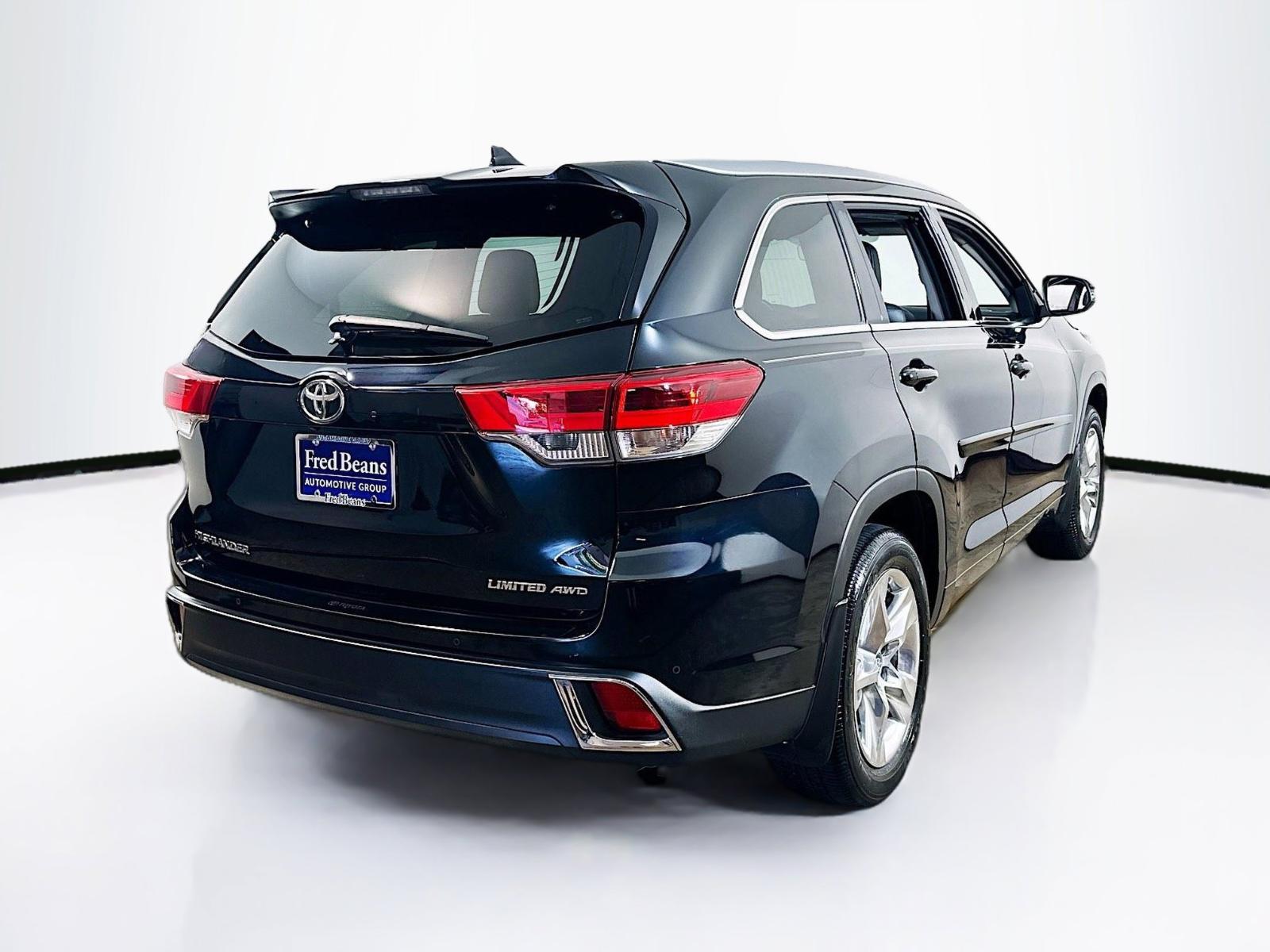 2018 Toyota Highlander Vehicle Photo in Langhorne, PA 19047