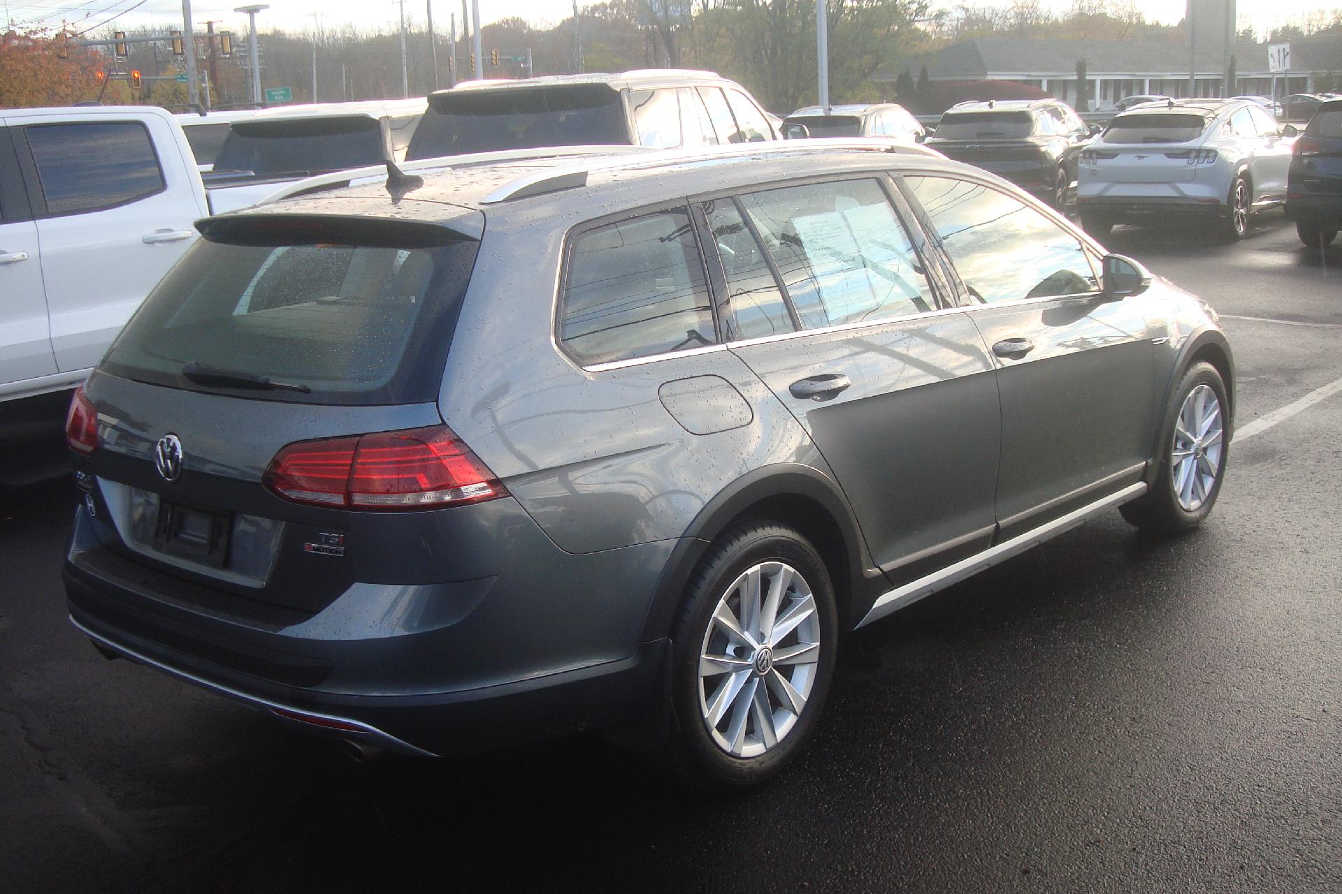 2018 Volkswagen Golf Alltrack Vehicle Photo in PORTSMOUTH, NH 03801-4196