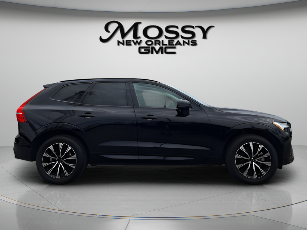 2025 Volvo XC60 Plus - 3