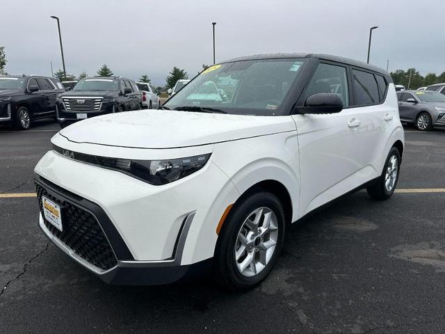 2025 Kia Soul Vehicle Photo in COLUMBIA, MO 65203-3903