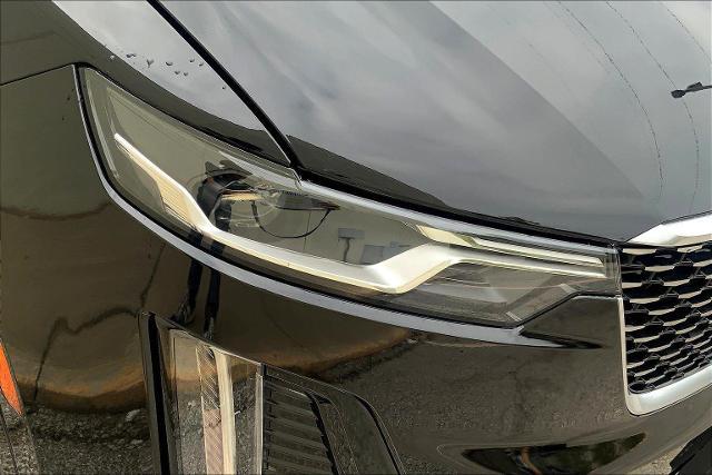 2025 Cadillac XT6 Vehicle Photo in KANSAS CITY, MO 64114-4545
