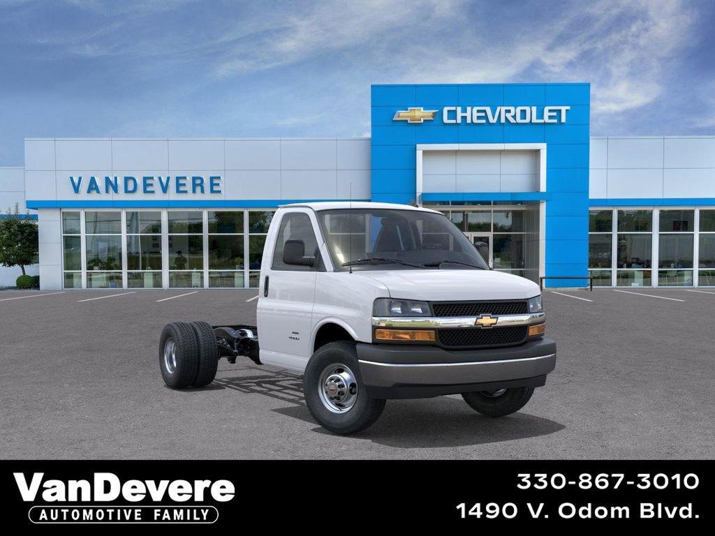 2026 Chevrolet Express Cutaway 3500 Vehicle Photo in AKRON, OH 44320-4088
